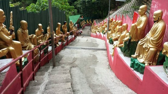 lined on both sides up man fat sze 万佛寺