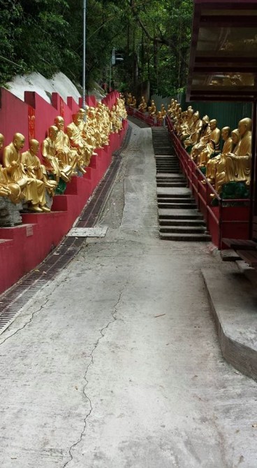 lined on both sides up man fat sze 万佛寺