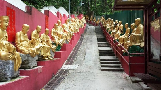 lined on both sides up man fat sze 万佛寺