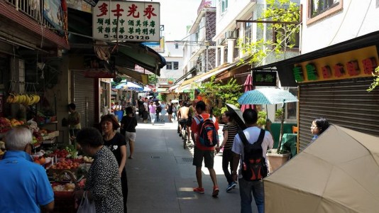 streets at yung shue wan village 榕树湾 lama island 南丫岛