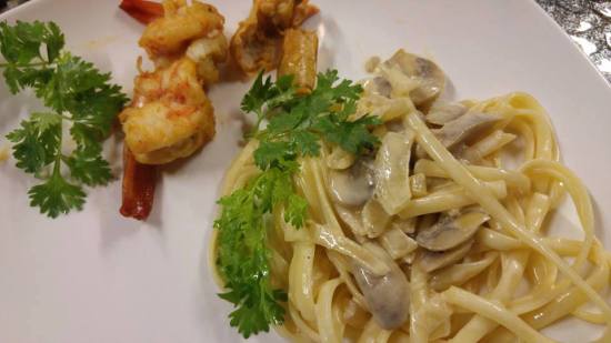 pan-fried prawns served with fungi linguine