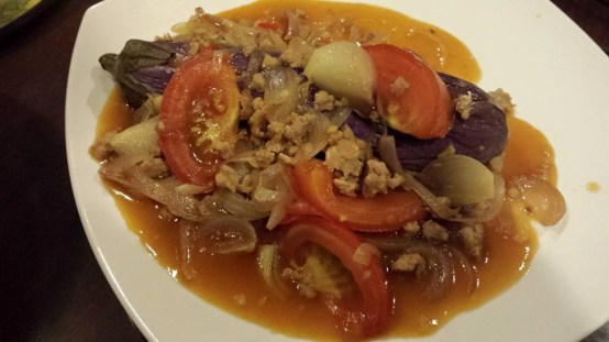 whole eggplant with meat onion sauce