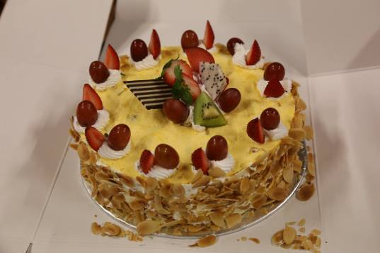 #16 queenie brought chempedak cake from singapore swimming club - very nice