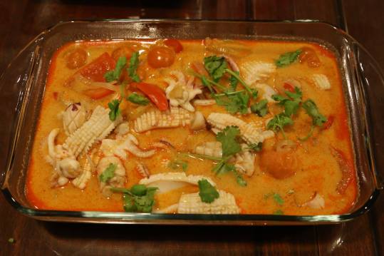 #8 thai red curry sotong