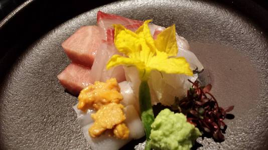 sashimi moriawase - otoro, uni, ika, hamachi, hirame