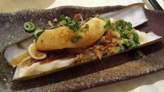 steamed razor clams with tanhoon
