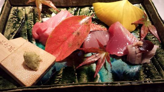 #5 sashimi moriawase = chutoro, sawara (spanish mackerel), kinmedai 金目鯛(golden eye snapper), katsuo (tuna), sanma