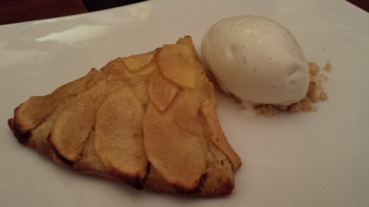 apple tart with ice cream