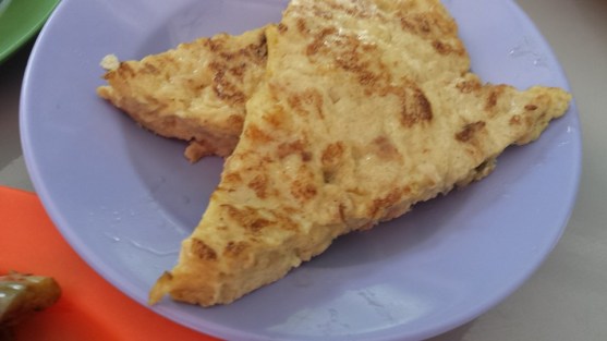 chai poh neng (egg omelette)
