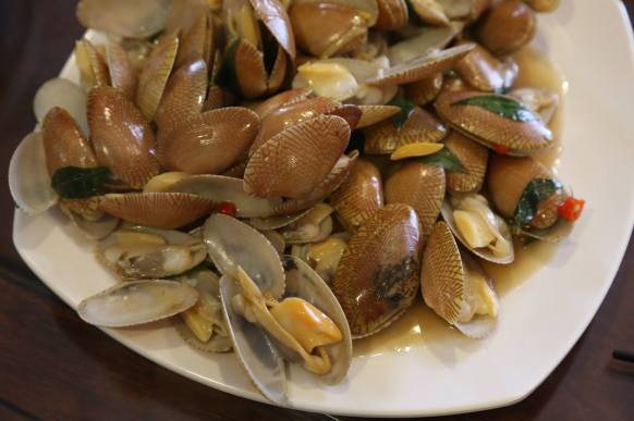 #1 stir-fried manila clams with curry leaves