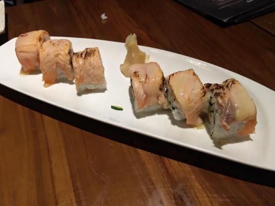salmon maki - S$16