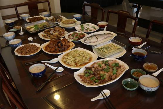 spread of 16 teochew muay dishes