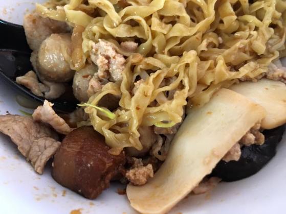 ah hoe bakckormee S$5 meepok dry