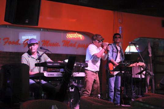 la chicago=resident song group