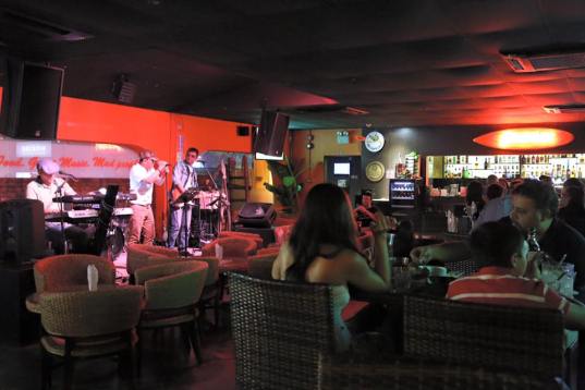 la chicago=resident song group