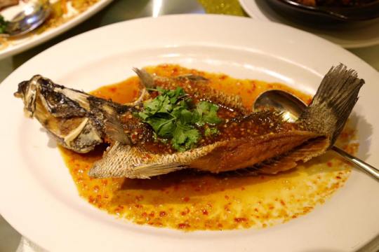 #3deepfried seabass in thai sauce