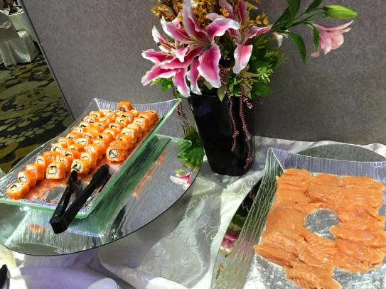 sushi/sashimi station