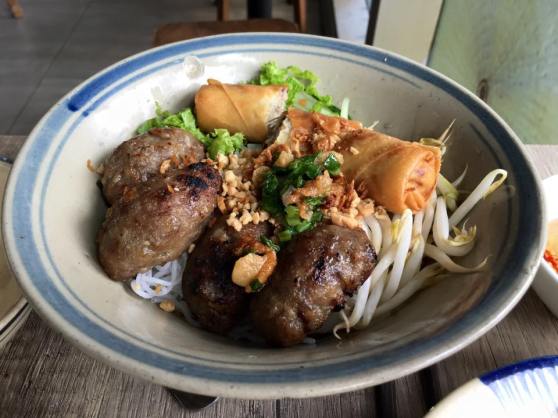 vietnamese grilled pork & srping rolls on beehoon2