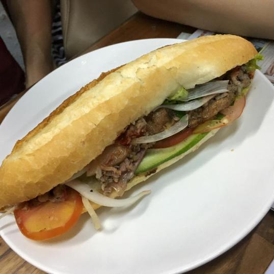banh mi - vietnamese baguette sandwich