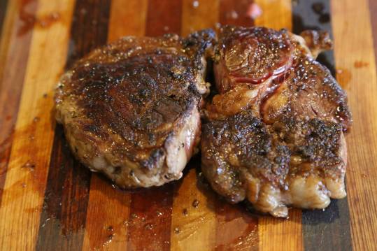 pan-grilled 150D grain-fed angus ribeye