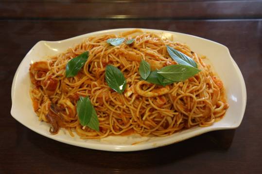seafood spaghetti in pink sauce (creamy tomatoes)