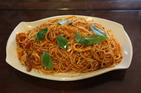 seafood spaghetti in pink sauce (creamy tomatoes)
