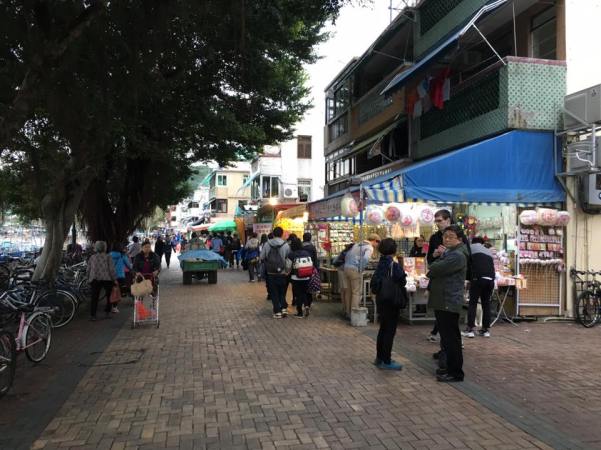 cheung chau pier side street