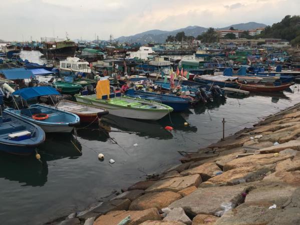 cheung chau pier side
