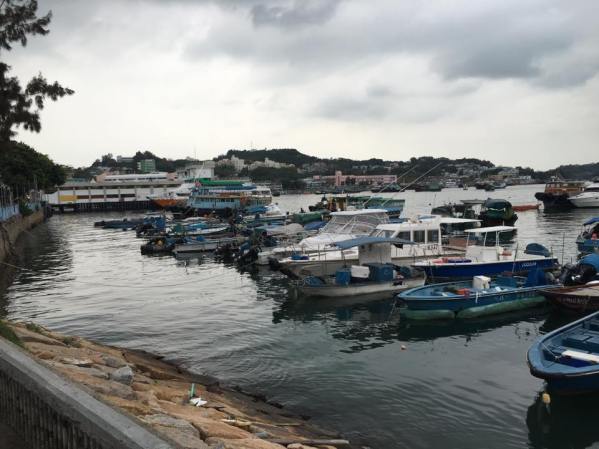 cheung chau pier side 