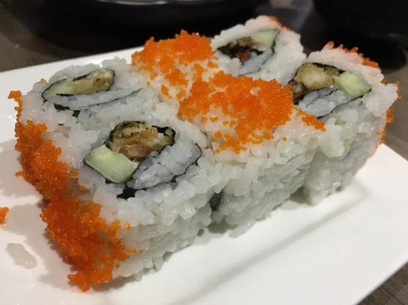 spider maki (soft shell crab)