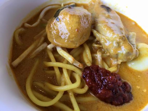 tasty curry chicken noodles (not the real curry chicken noodles)