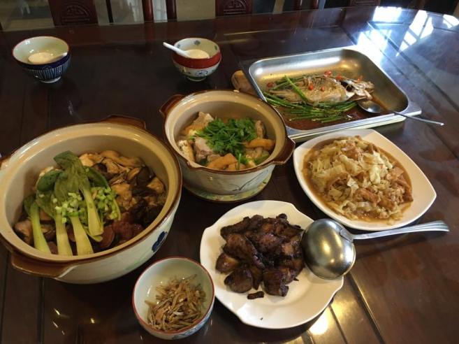 5 dishes-claypot rice, bakuteh, steamed 桂鱼,tau jeon eggplants, cabbage with taupok