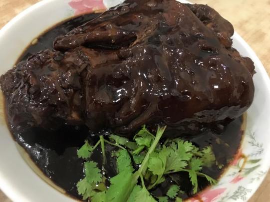 braised pig trotters