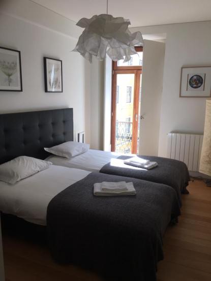 master - Airbnb 3 bedroom apartment at Rua da Misericórdia 98, Lisboa