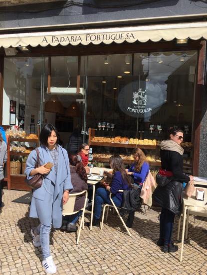 paradia portuguesa @ Praça Luís de Camões lisbon