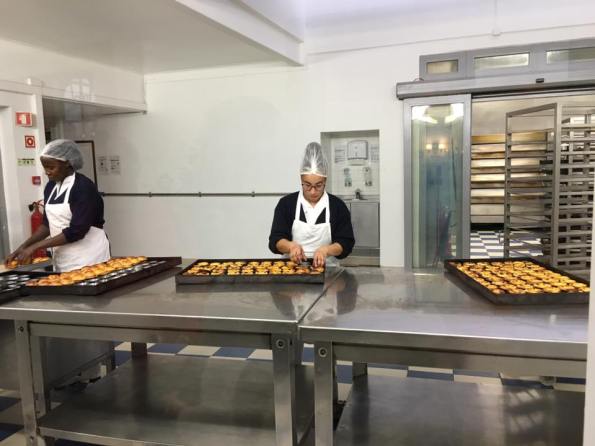 pasteis de belem factory line
