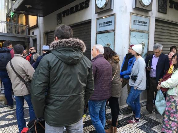 queue for santa justa elevator