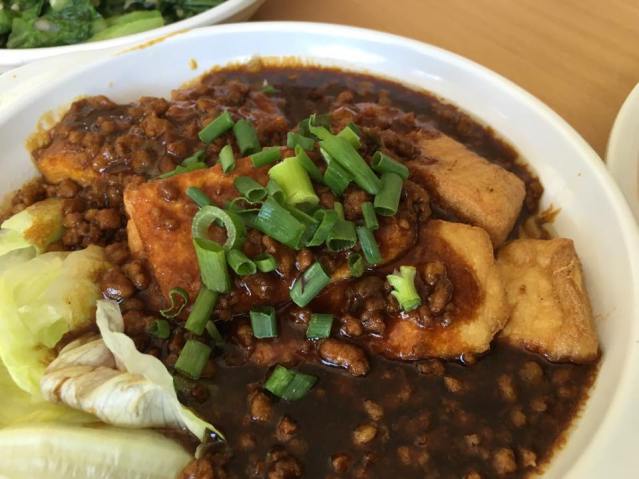 deepfried tofu with minced meat sauce