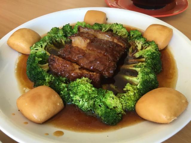 东坡肉dongporou with brocoli & bun