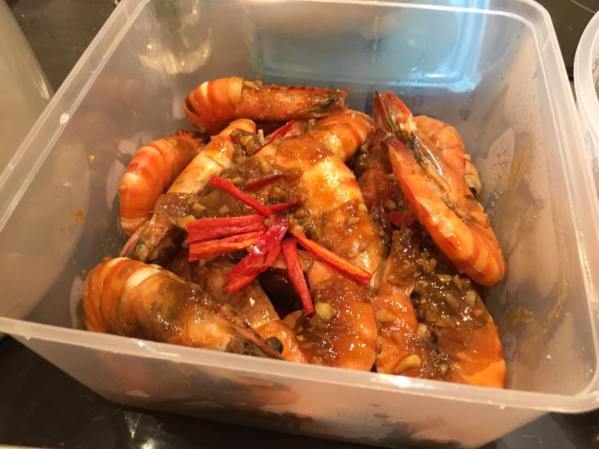 fong mui's fried oyster sauce prawns..all finished too..i had one...nice big prawns