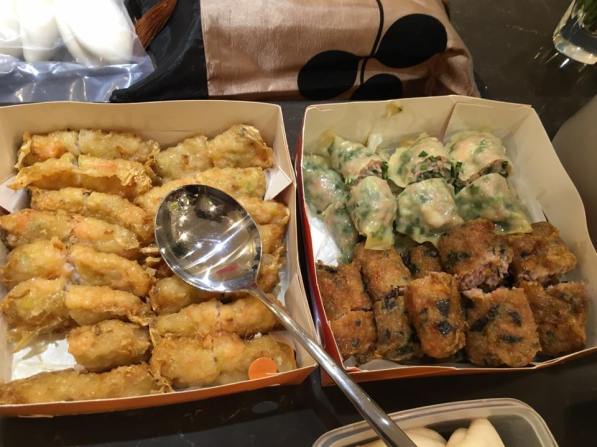 mr Ma brought his ma ma tei chives prawn ? a fu pei quin from 和记 the gu chai 韭菜 green dumplings were good