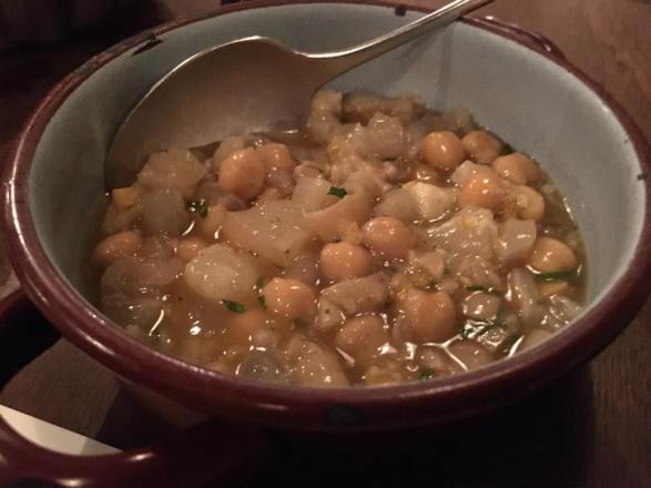 pig trotters with chick peas2