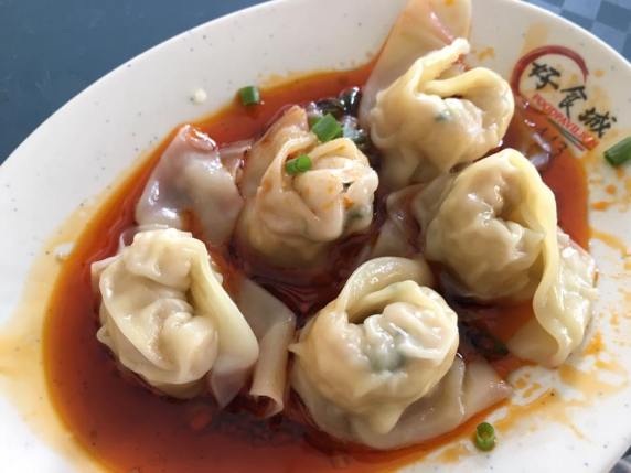 spicy dumplings 红油抄手 - this was bad! skin stiff, hard