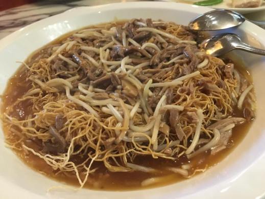 shredded duck meat with sun meen crispy noodles