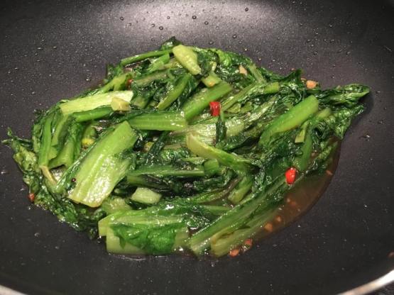 stir-fried romaine lettuce 油麦菜