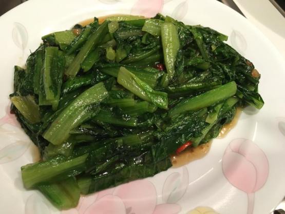 stir-fried romaine lettuce 油麦菜