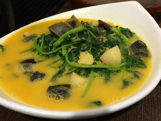 2 eggs with heng chye