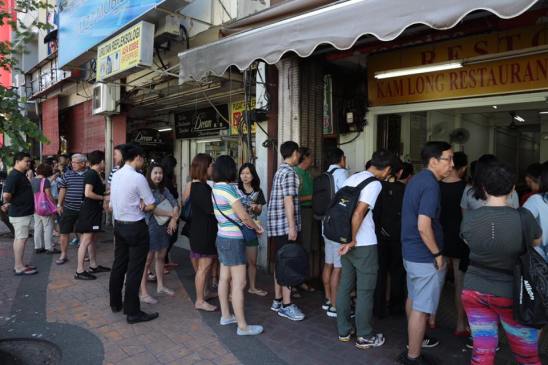 constant queue at kam long fish head curry