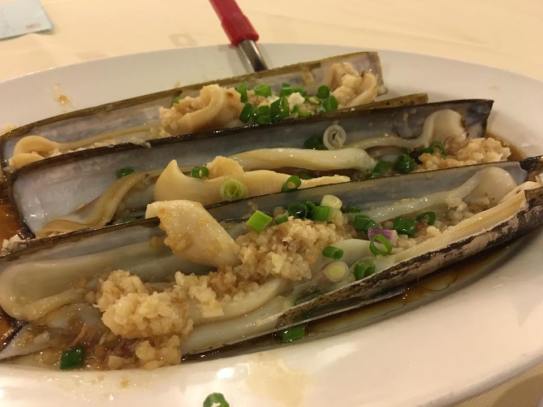 garlic steamed razor clams