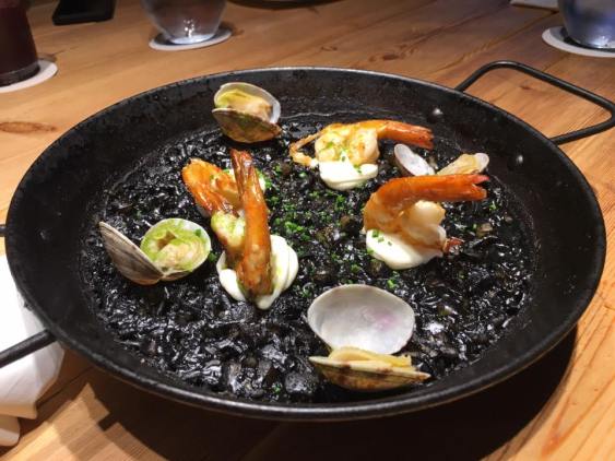 squid ink paella